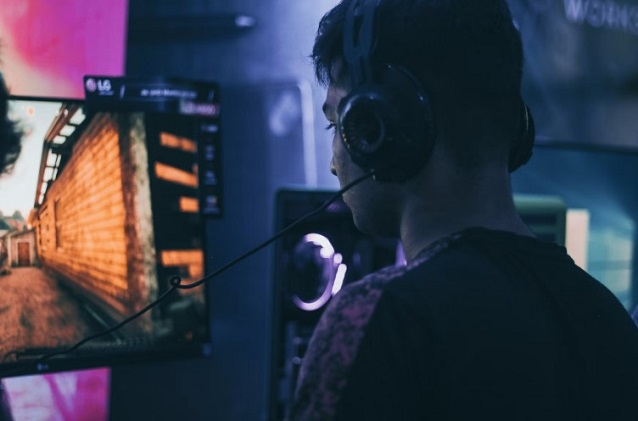 How Augmented Reality Creates New Gaming Experiences